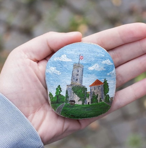 Bemalter Stein vom Steinekunstwerk in Bielefeld