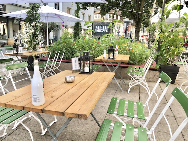 TRAUMHAFTE TERRASSE DES MEDIVINO AM KLOSTERPLATZ
