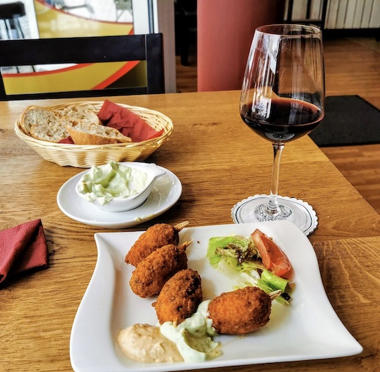 LECKERE TAPAS UND WEIN IM LAS BODEGAS