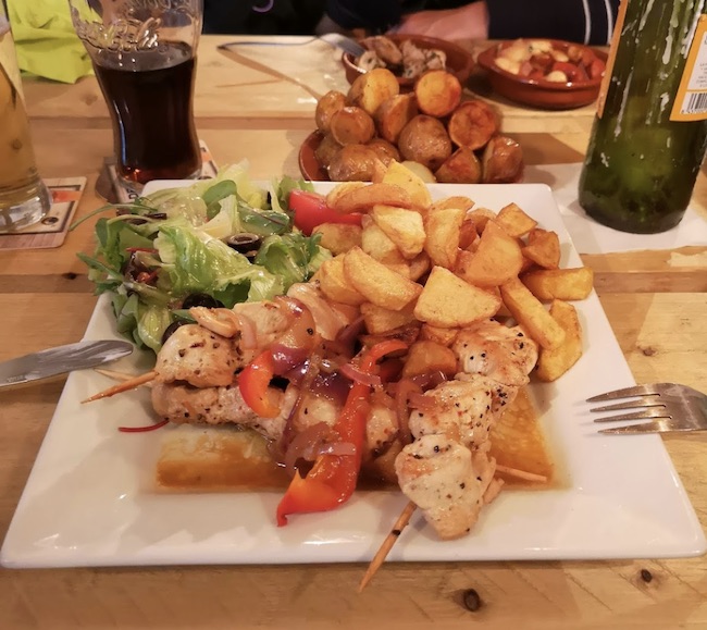 LECKERE TAPAS IM MOMENTOS