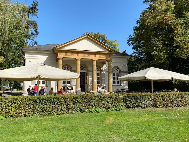 TAPAS AM NORDPARK IM GEBÄUDE AUS 1830