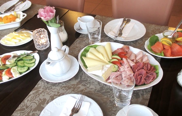 Das klassisches Frühstück im Café Kaffeebohne in Jöllenbeck kann sich sehen lassen