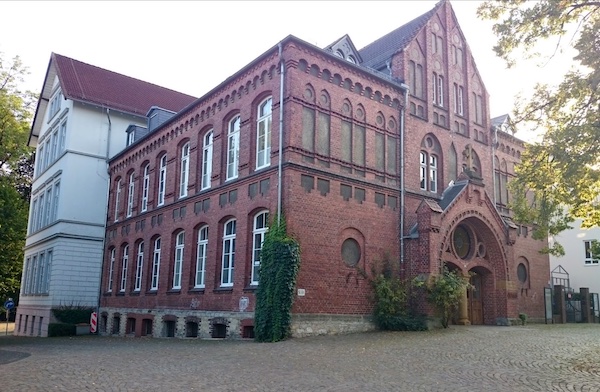 Die Rot-gekachelte Hedwig Dornbusch-Schule ©Frau K. in Schildesche