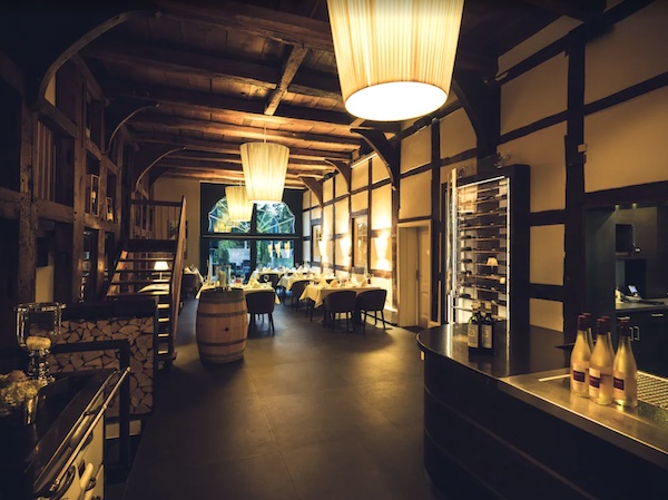 Der Schlichte hof von innen (am abend) ©hotels.com