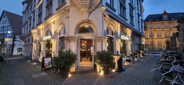 Eingangsbereich des L'osteria am Rande der Altstadt ©Robert Verduijn