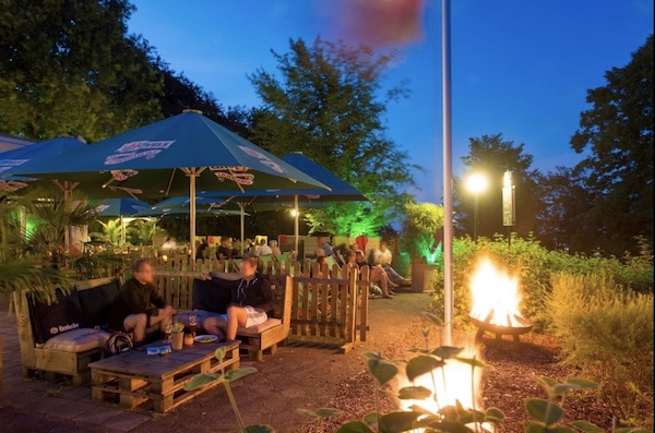 Urlaubs-Gefühle mit Lagerfeuer ©Mejo Mercure Beach Lounge