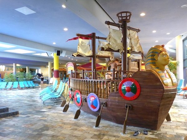 Rumklettern auf dem Piratenschiff im Ishara
