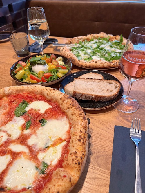 Euch erwartet leckerste neapolitanische Pizza hey.fratelli