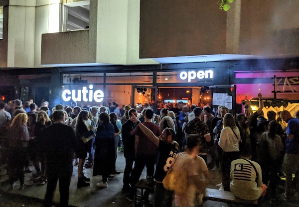 Cutie - Hier könnt ihr auch vor dem Club feiern