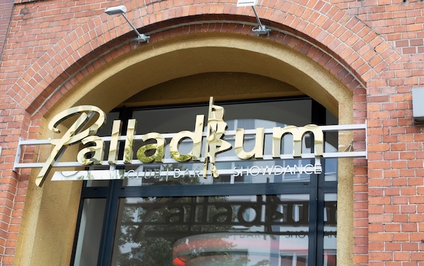 Der Eingang des Palladium - Table Dance Bar in Bielefeld